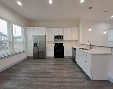 3243 Noor Street - Photo Thumbnail 6