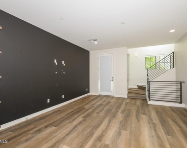 4236 N 27th Street - Photo Thumbnail 12