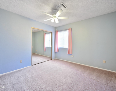 6830 E Paradise Lane - Photo Thumbnail 14