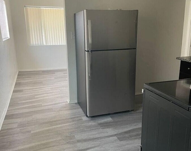 2512 W Ocotillo Road - Photo Thumbnail 1
