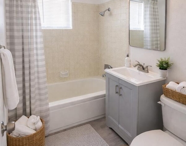 2512 W Ocotillo Road - Photo Thumbnail 9