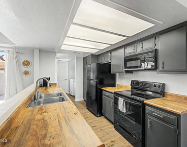 4525 N 66th Street - Photo Thumbnail 7