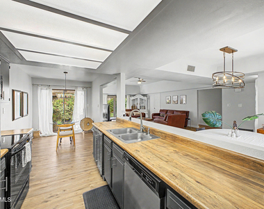 4525 N 66th Street - Photo Thumbnail 10