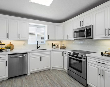 10884 Gantry Street - Photo Thumbnail 9