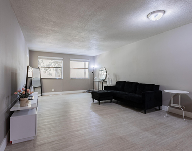 8100 Geneva Court - Photo Thumbnail 3