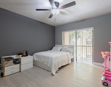 8100 Geneva Court - Photo Thumbnail 11