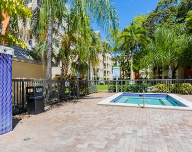 8100 Geneva Court - Photo Thumbnail 18