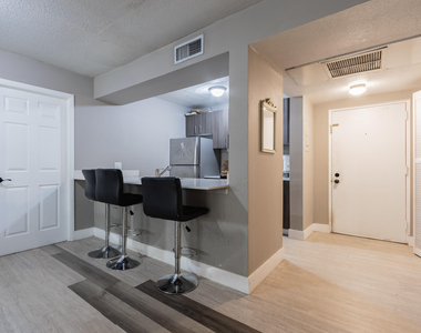 8100 Geneva Court - Photo Thumbnail 8