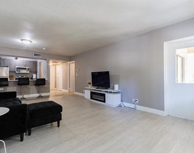 8100 Geneva Court - Photo Thumbnail 5