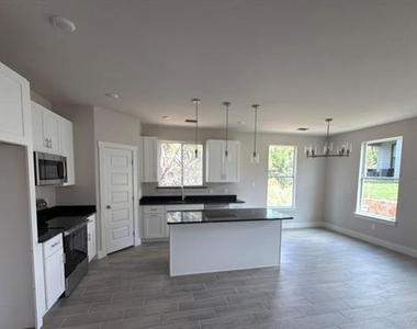5621 San Jacinto Drive - Photo Thumbnail 2