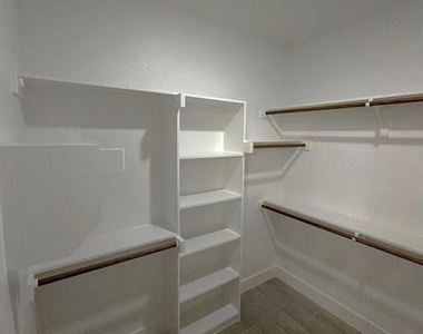 5621 San Jacinto Drive - Photo Thumbnail 4