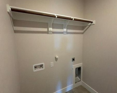 5621 San Jacinto Drive - Photo Thumbnail 3