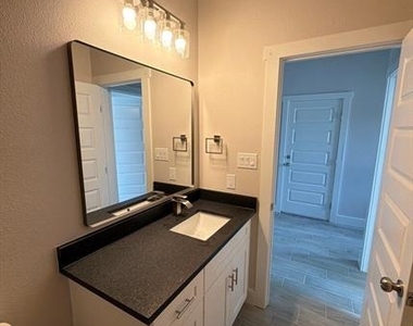 5621 San Jacinto Drive - Photo Thumbnail 9