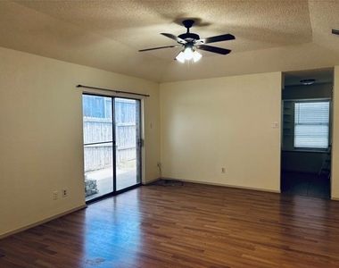 9928 Camfield Avenue - Photo Thumbnail 4