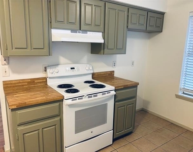9928 Camfield Avenue - Photo Thumbnail 2