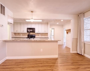 315 E Avenue F - Photo Thumbnail 18