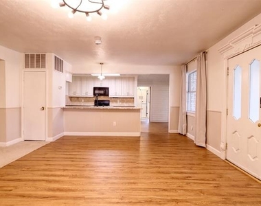 315 E Avenue F - Photo Thumbnail 8