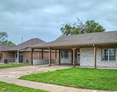 315 E Avenue F - Photo Thumbnail 1