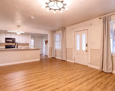 315 E Avenue F - Photo Thumbnail 13