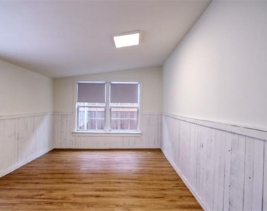 315 E Avenue F - Photo Thumbnail 24