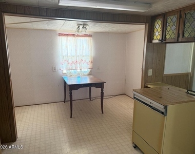 131 N 88th Way - Photo Thumbnail 2