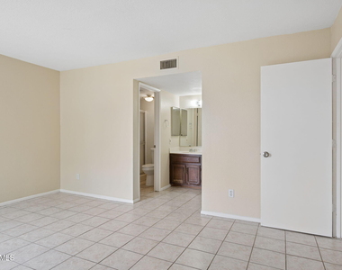 1927 E Hampton Avenue - Photo Thumbnail 11