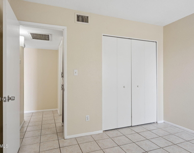 1927 E Hampton Avenue - Photo Thumbnail 17