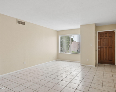 1927 E Hampton Avenue - Photo Thumbnail 2