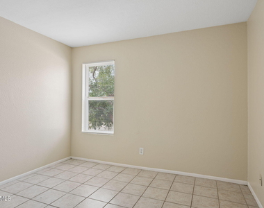 1927 E Hampton Avenue - Photo Thumbnail 16