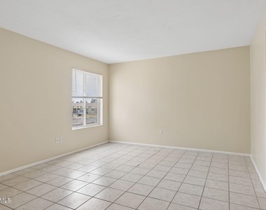 1927 E Hampton Avenue - Photo Thumbnail 10