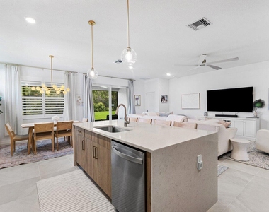 1991 Ne Ocean Dunes Drive - Photo Thumbnail 19