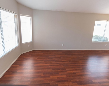 449 N Windsor -- - Photo Thumbnail 4