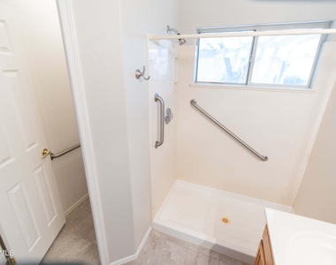 449 N Windsor -- - Photo Thumbnail 26