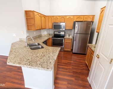 449 N Windsor -- - Photo Thumbnail 11