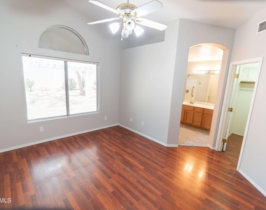 449 N Windsor -- - Photo Thumbnail 22