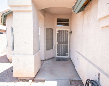 449 N Windsor -- - Photo Thumbnail 3
