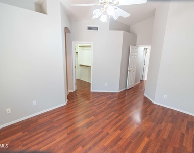 449 N Windsor -- - Photo Thumbnail 23