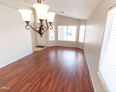 449 N Windsor -- - Photo Thumbnail 6