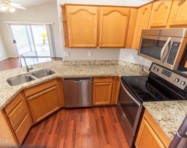 449 N Windsor -- - Photo Thumbnail 13
