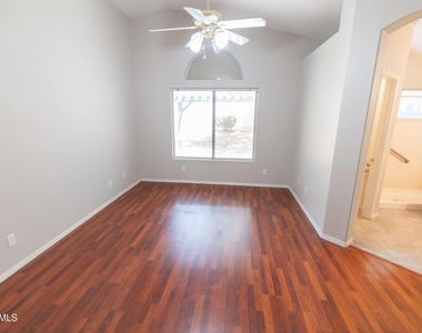 449 N Windsor -- - Photo Thumbnail 21