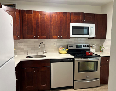1061 Nw 45th Street - Photo Thumbnail 1