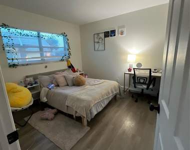 1061 Nw 45th Street - Photo Thumbnail 9