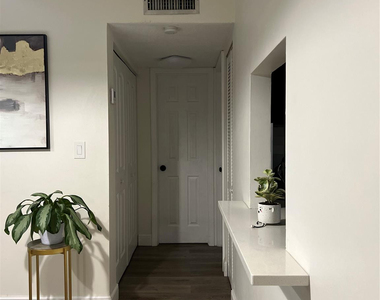 1061 Nw 45th Street - Photo Thumbnail 4