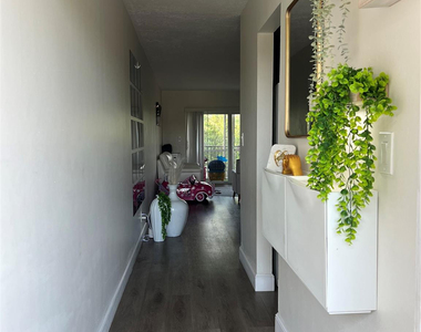 1061 Nw 45th Street - Photo Thumbnail 3