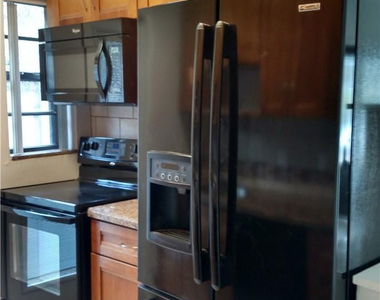 1324 Ne 16th Terrace - Photo Thumbnail 1