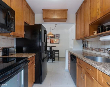 1324 Ne 16th Terrace - Photo Thumbnail 2