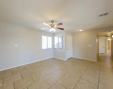 9709 N 57th Avenue - Photo Thumbnail 3