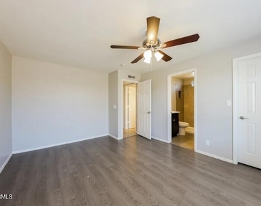 9709 N 57th Avenue - Photo Thumbnail 6