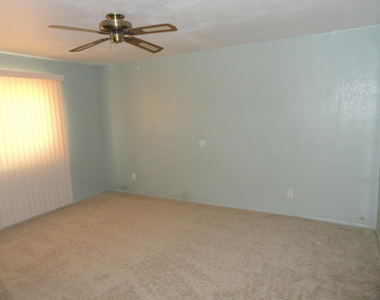 3338 W Tonto Lane - Photo Thumbnail 8