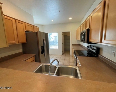 7021 E Earll Drive - Photo Thumbnail 4